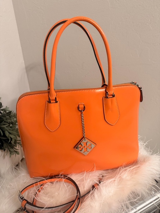 Tory Burch Handbags - NWOT Tory Burch Swing Satchel Bag